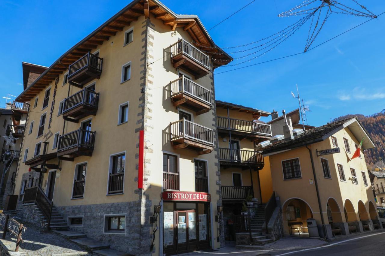 Art Hotel Grandes Murailles Вальтурнанш Экстерьер фото